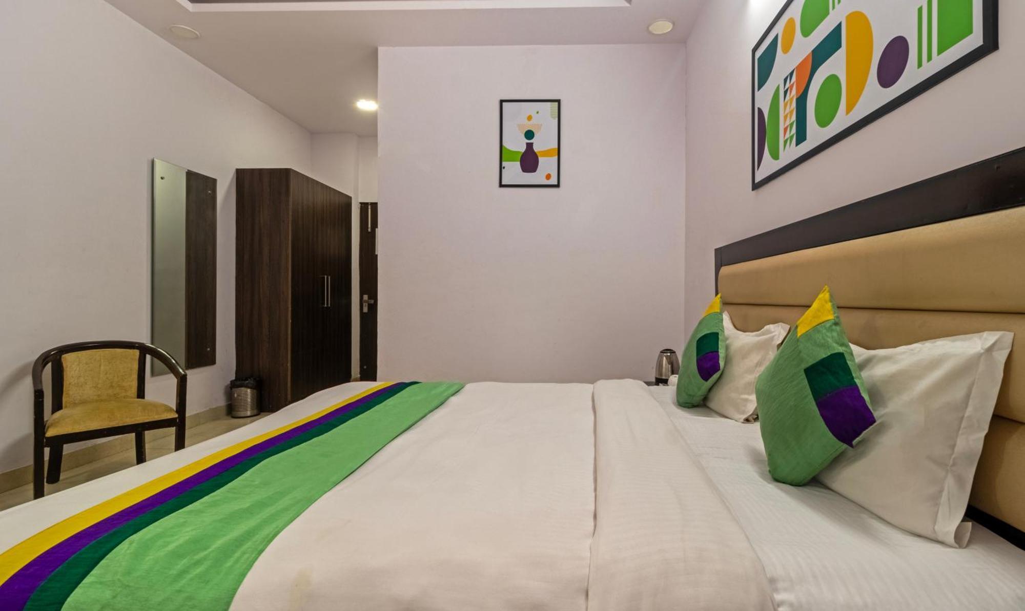 Hotel Treebo White Rock, Sohna Road à Gurgaon Extérieur photo